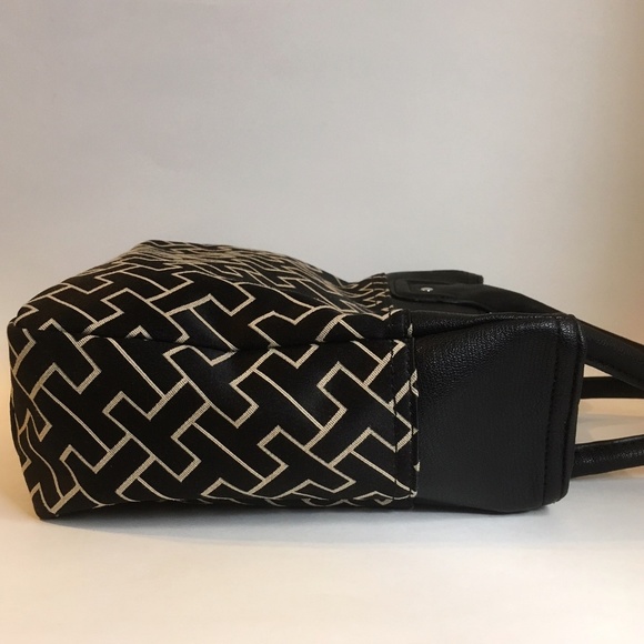 Tommy Hilfiger Purse Black Beige Canvas Fabric Faux Leather Trim Handbag Tote - Picture 5 of 8